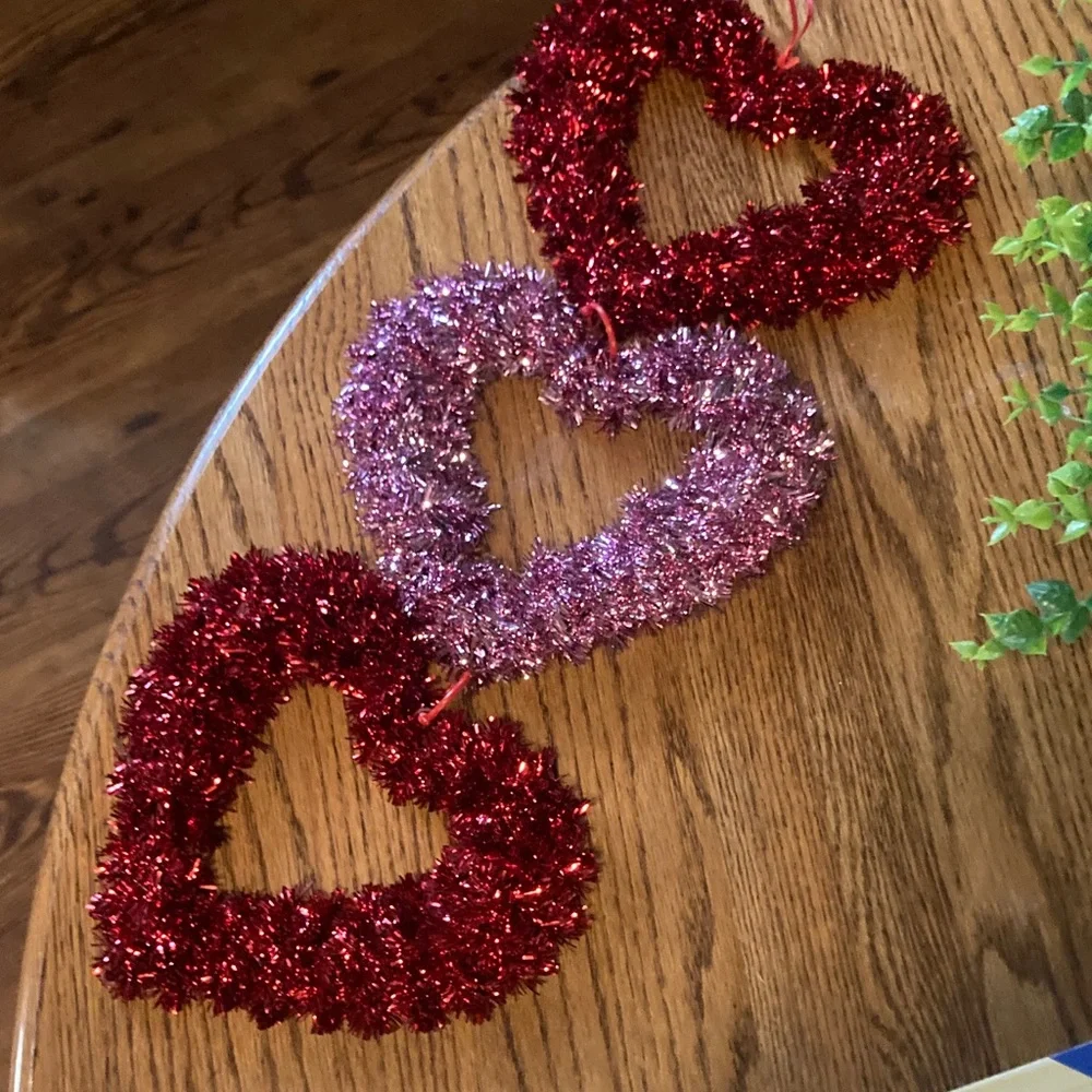 10/$13 NWOT Heart-Shaped decor  - Red and Pink